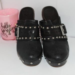 Vince Camuto Clogs Sized 6.5 Black Leather Trendy